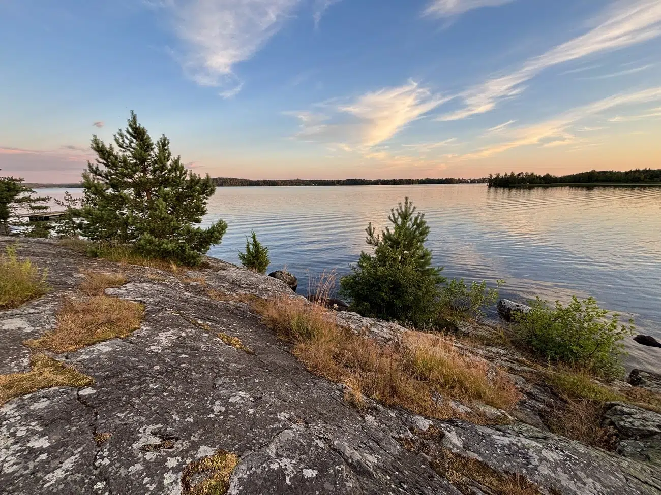 Sastamalan Rautavesi Tyrvään Pyhän Olavin kirkon rannasta kuvasttuna.